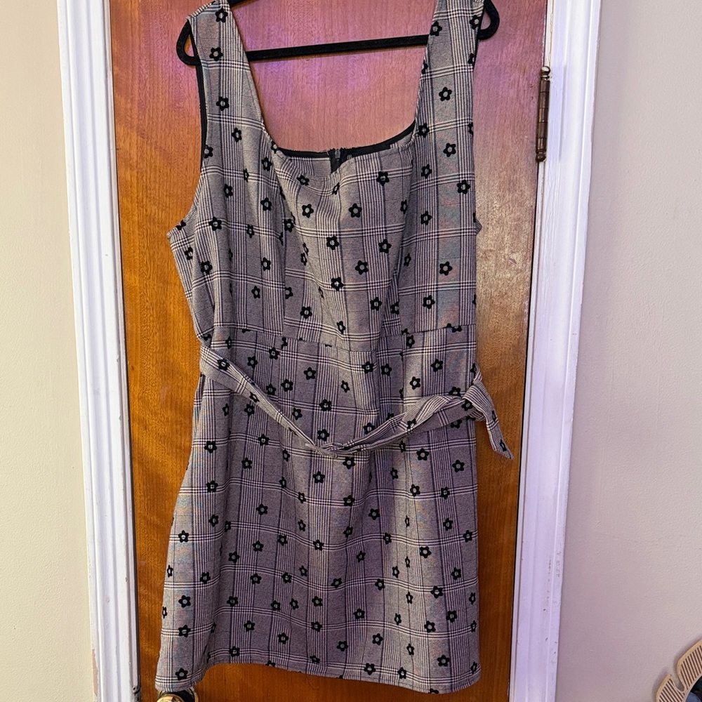 Cider Plaid Mini Dress with Floral Motif - Black and Cream
